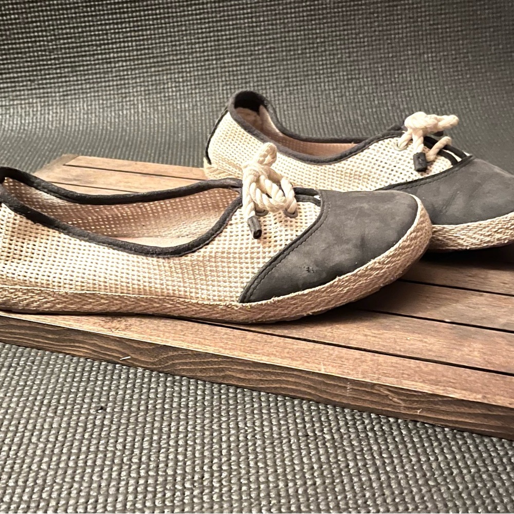 UGG Women's Catrin Ballet Flats Size US 8